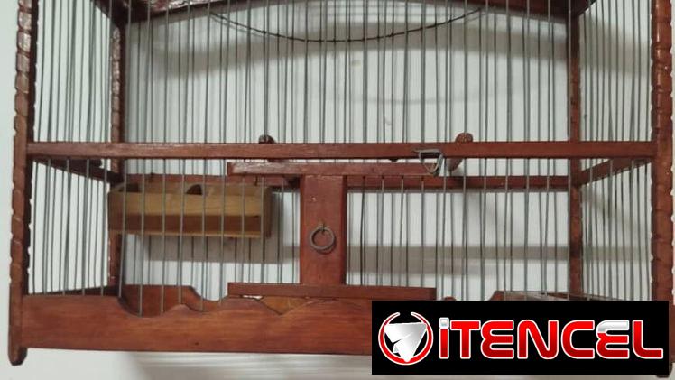 Jaula de madera semitorneada para pajaritos