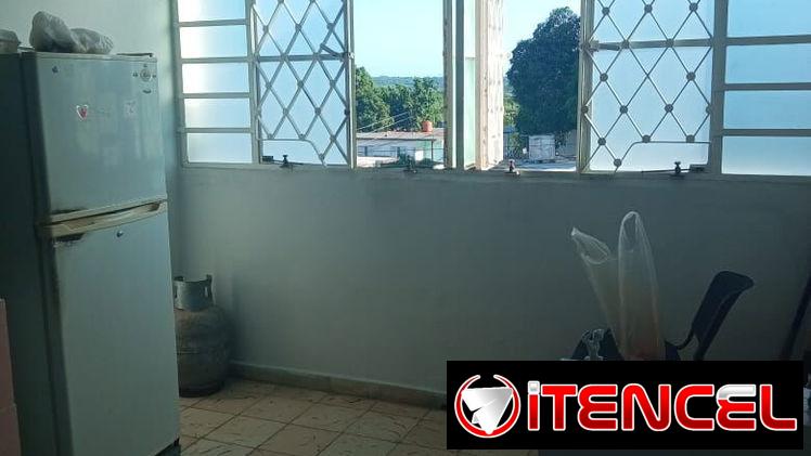 REBAJADO A $7500usd CON AJUSTE En  venta apartamento (3er piso) en El Roble.  Guanabacoa. Ref: escuela 28 de  enero