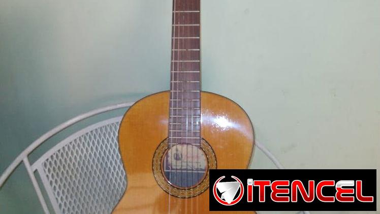 250 usd Guitarra española de estudio de gama alta ( Prudencio Sáez 1-S modelo8 con estuche rígido — foto 2