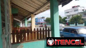 Rento local en la ave 26 con portal a la calle..