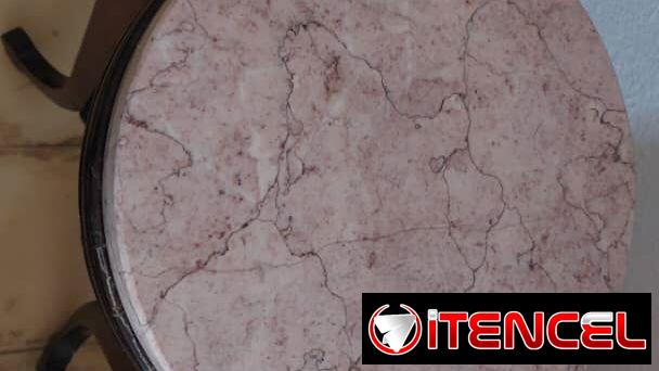 Mesa de caoba con tapa de mármol rosado — foto 1