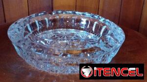 Cenicero de cristal Bohemia de alta calidad, apariencia clara y brillante. Traído de Francia/1983.