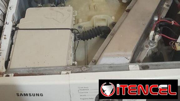 Vendo una Lavadora Samsung Automática Rota para reparar o para piezas. Tel 52938021 — foto 4