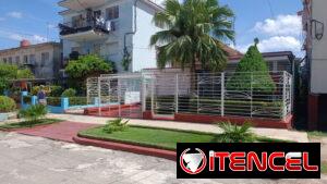 BELLA Y ESPACIOSA CASA DE RENTA EN HABANA PLAYA 4HABITACIONES CON GARAJE Y AMPLIO JARDÍN.