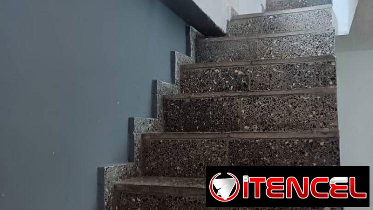 Se vende apartamento interior en el Vedado- Línea entre 14 y 16