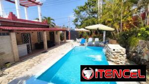 🏡 Casa en Renta con Piscina – ¡A SOLO 80 m de la Playa! 🌊