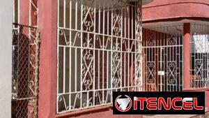 Renta Casa 2 cuartos en bajo con portal y patio Playa por 13y70 500usd 53582376