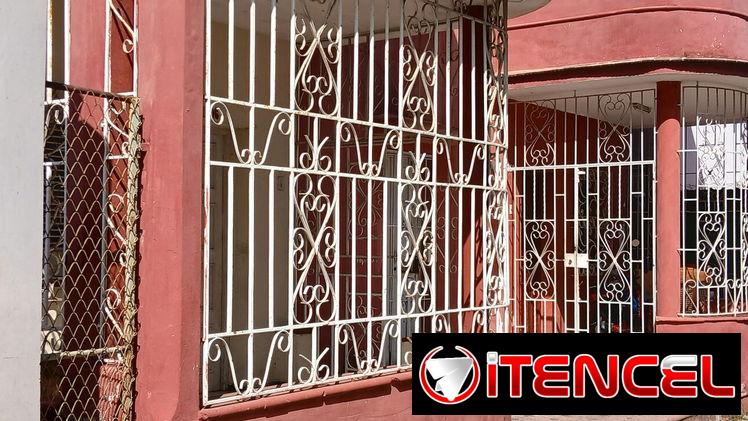 Renta Casa 2 cuartos en bajo con portal y patio Playa por 13y70 500usd 53582376