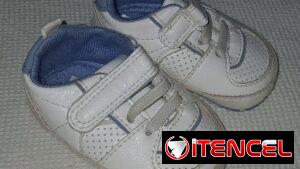 Ropa y zapatos de bebé