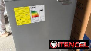 Nevera de 3.5 pies marca Royal color gris con: Llave y cerradura Luz interior Plástica por dentro como todos buscan