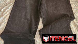 Pantalón negro estilo ancho moderno