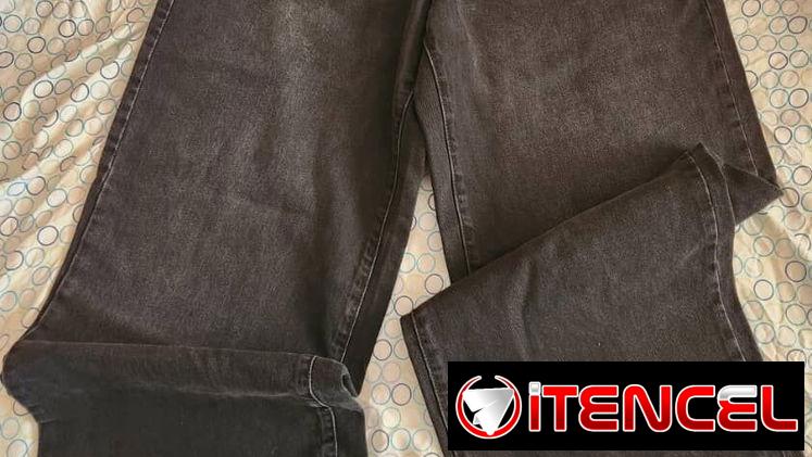 Pantalón negro estilo ancho moderno — foto 1