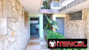 ALQUILO APTO VEDADO 350 USD SOPORTE ENERGETICO.