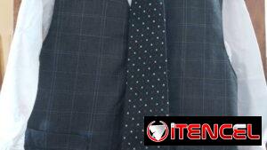 Traje de niño a partir del año original con su corbata