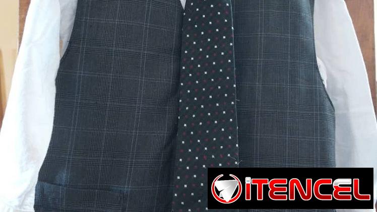 Traje de niño a partir del año original con su corbata — foto 2