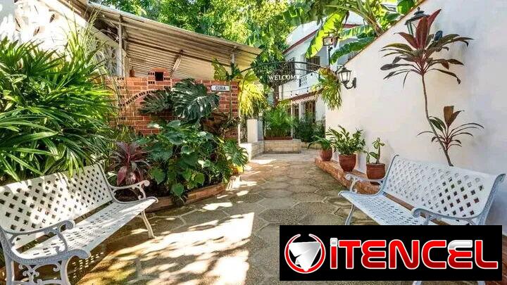 IG Hostal de lujo tiene opción de pasadía + 5 habitaciones. Tiene jacuzzi, piscina y billar RE-001