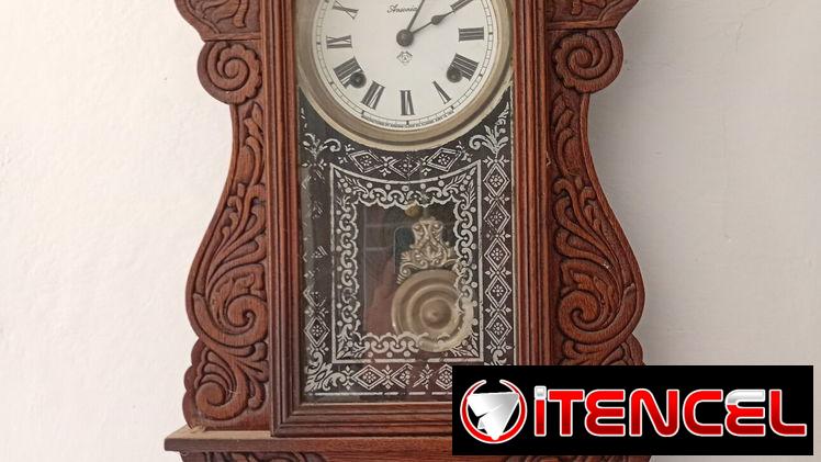 Reloj de pared antiguo de péndulo. Funciona perfectamente – WhatsApp 52938136