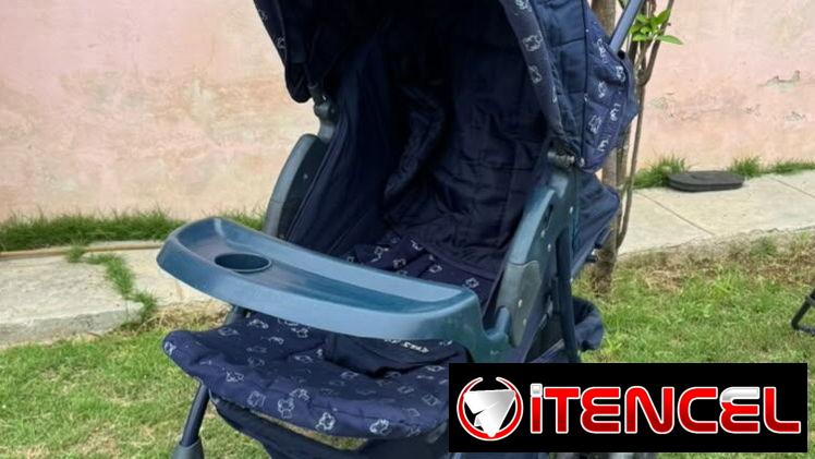 Coche reclinable para bebé  en buenas condiciones