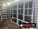 CARPINTERIA DE ALUMINIO CON CRISTAL .