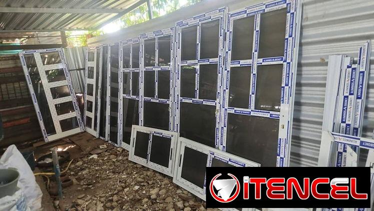 CARPINTERIA DE ALUMINIO CON CRISTAL .