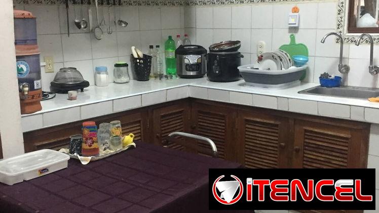 Permuta de apartamento en Vedado con garaje, bajos, 4 cuartos, tres baños, Terraza grande,