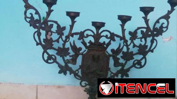 Candelabro sagrado de 7 brazos.  Estilo neogótico.  Época: Siglo XIX.  Eclesiástico.  Francés.