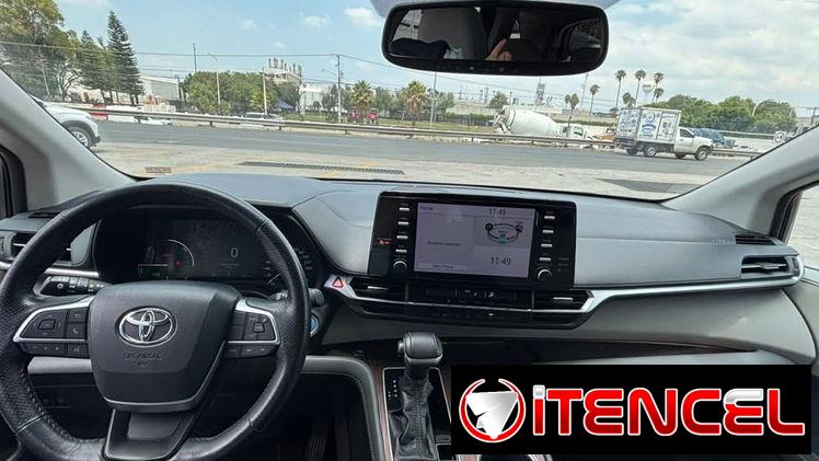 Toyota Sienna XLE Hybrid 2021