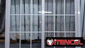 Ventanas de PVC de corte francés con cristal y malla anti insectos