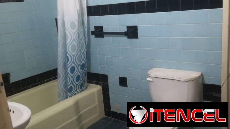 Renta Casa 2 cuartos en bajo con portal y patio Playa por 13y70 500usd 53582376