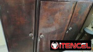 Escaparate antiguo en perfecto estado caoba/cedro, me puedo ajustar soy de playa