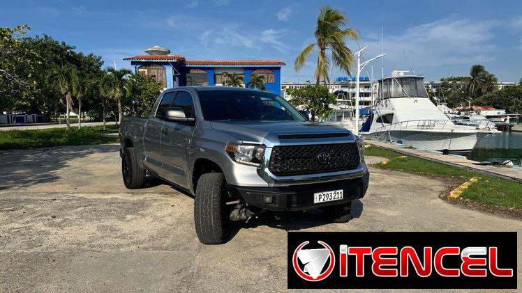 Toyota tundra gris