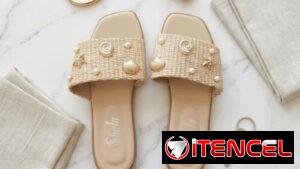 Sandalia Playera Beige con Detalles Marinos