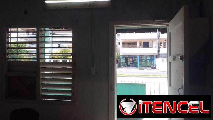 Rento local en la ave 26 con portal a la calle.. — foto 1