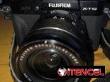 cámara Reflex Fujifilm X-T10 + objetivo Fujinon 18-55mm, 630 USD o equivalente, Vedado
