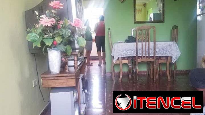 “$6000usd CON AJUSTE. En venta  Apartamento en Alamar, Zona 7, 3er piso.  Referencia: Cerca del paradero,