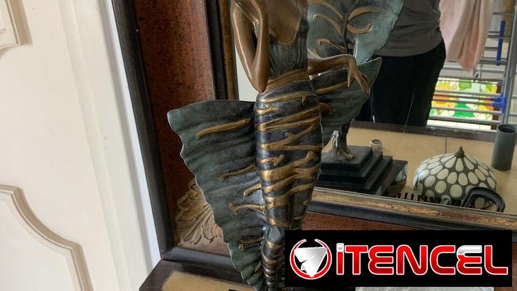 Escultura “FEMME FATALE” tengo la 297, (solo se hicieron 375)
