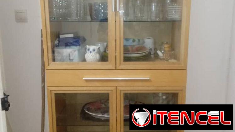 IKEA, vitrina, reloj, arbolito — foto 1