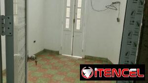 📍 Apartamento – Castillejo, Centro Habana Ubicación: A solo 1 cuadra de Carlos III.