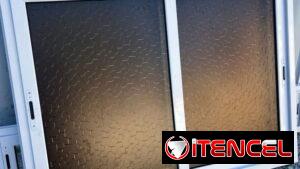 Ventanas y puertas de aluminio. Bajos de meseta. Mamparas de baños. Closet de espejos. Paños fijos ect