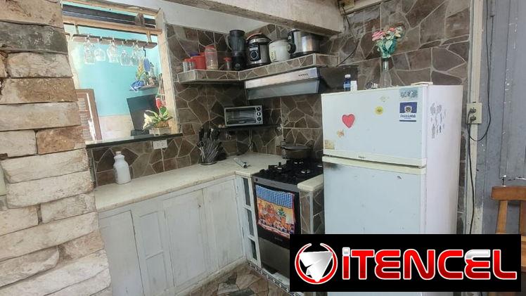 Apartamento 2do piso de 3/4 en buenas condiciones .