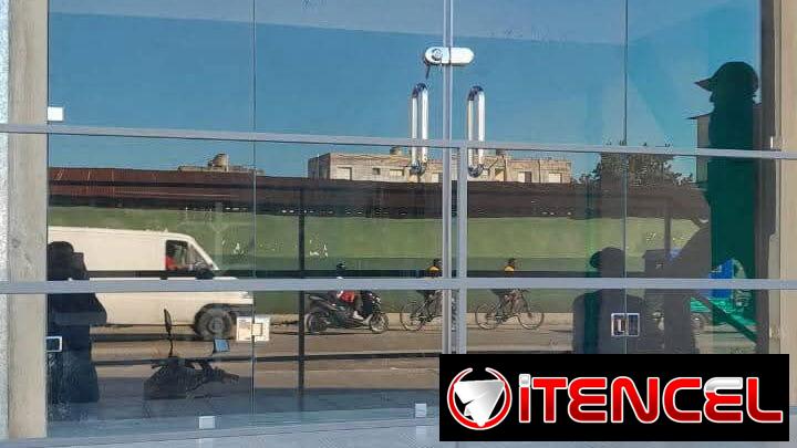 🚪✨ PUERTAS Y CERRAMIENTOS EN CRISTAL