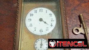 Se vende reloj antiguo de cuerda.
