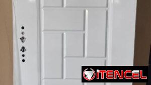 Puerta polimetalica para interiores