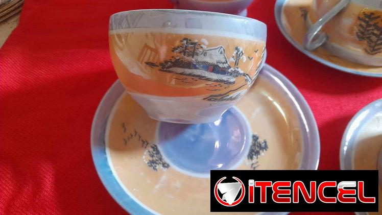Juego de licorera y Té. Antigüedades