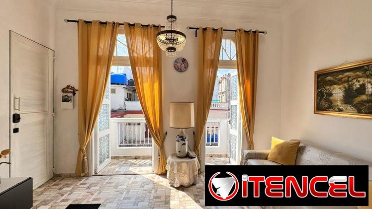 Se renta apto de 2 habitaciones en la Habana Vieja.58858577