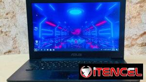 Laptop Asus   Equipo confiable con rendimiento ideal para algunos juegos y trabajos de programación informática.