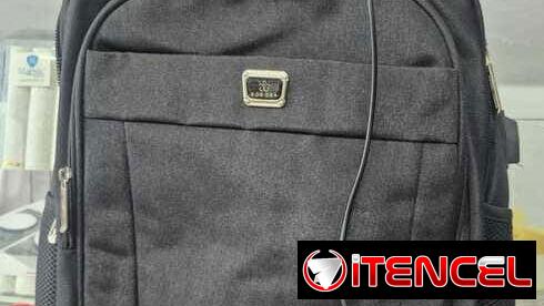 Mochila amplia y acolchada, ideal para trabajo, universidad y uso diario. 💰30 USD.Varios modelos. Escríbeme al 56249037 — foto 1