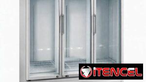 Nevera exhibidora vertical 3 puertas marca Royal nueva