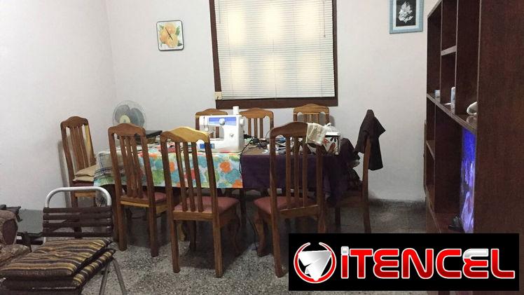 Permuta de apartamento en Vedado con garaje, bajos, 4 cuartos, tres baños, Terraza grande,