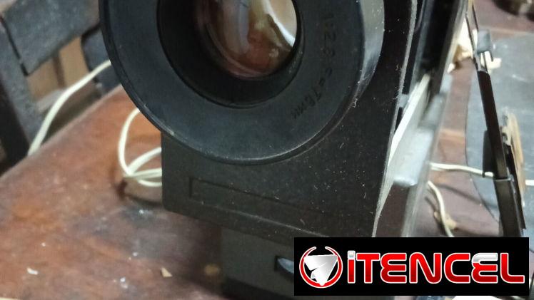 Se vende proyector antiguo con todos sus accesorios. — foto 2